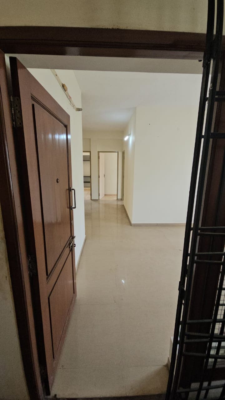 Resale 3 BHK flat for resale in Urapakkam - Image 5