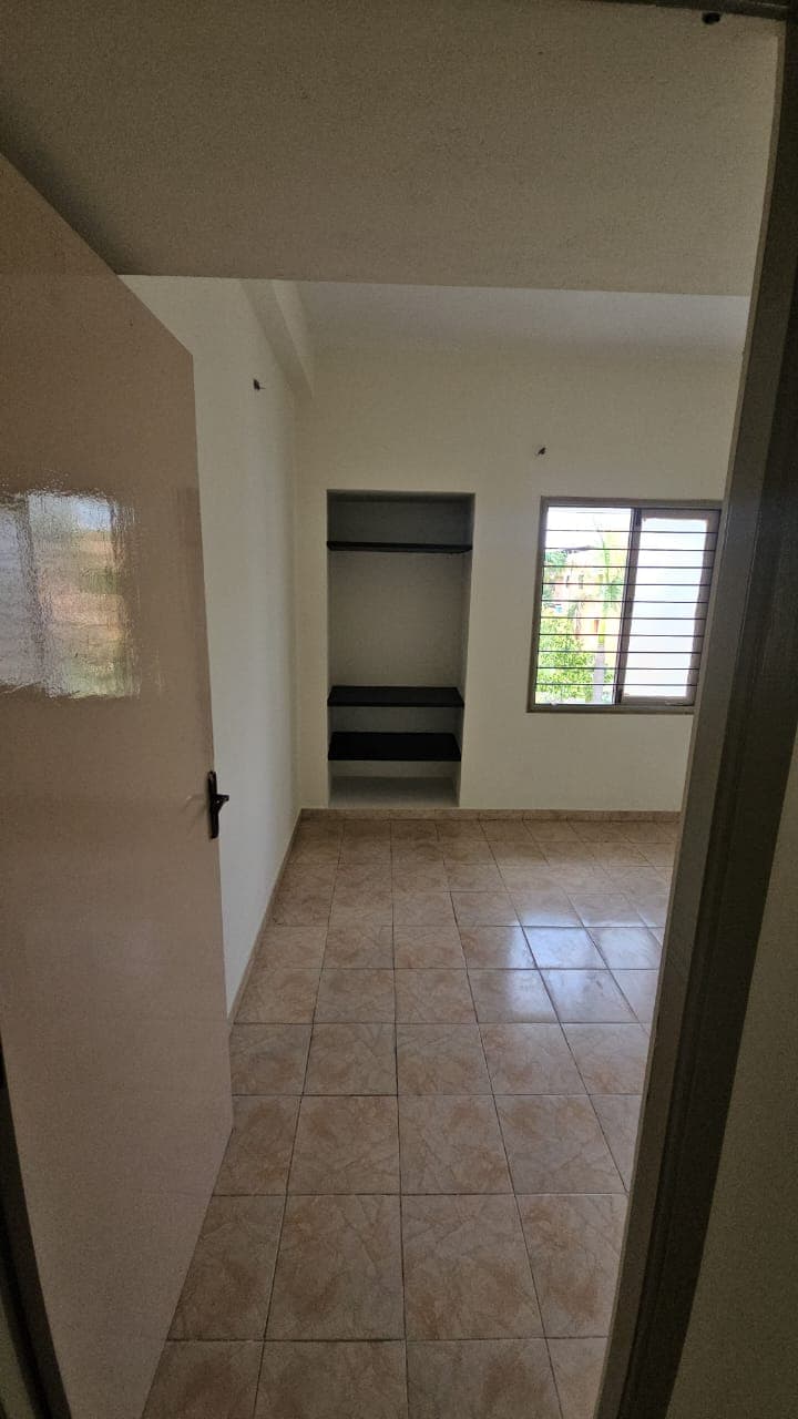 Resale 3 BHK flat for resale in Urapakkam - Image 8