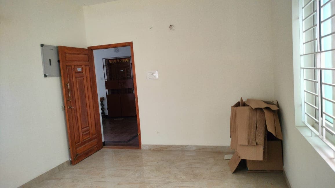 Ready-to-Occupy Flats in Venkatesh Nagar, saligramam - Image 2